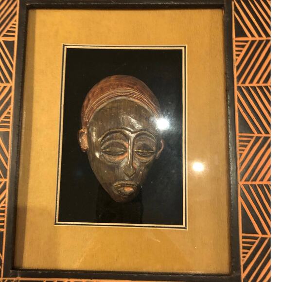 Vintage African Tribal Mask Wooden Shadow Box Black Velvet 3D Abstract Design - Picture 3 of 6